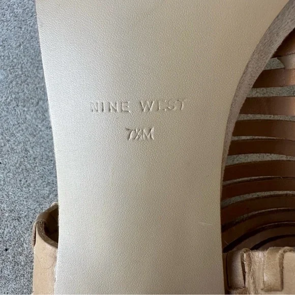 Nine West Leather Platform Hells
Sandals Size 7.5 🌸 - Picture 8 of 10